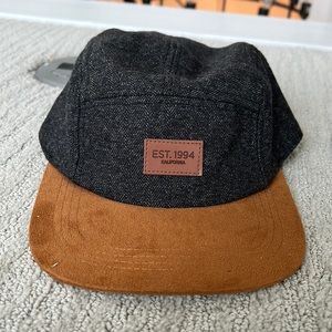 Oñd Navy flat billed cap